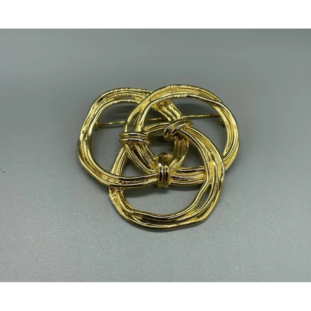 Vintage Infinity‎ Celtic Knot Goldtone Brooch Pin